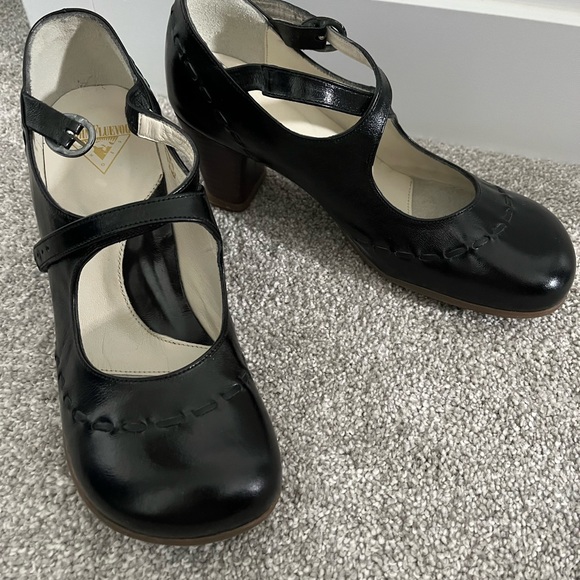 Fluevog Operetta Malibran, Size 9, Black, Criss-crossed Marry Jane heel. - Picture 2 of 7